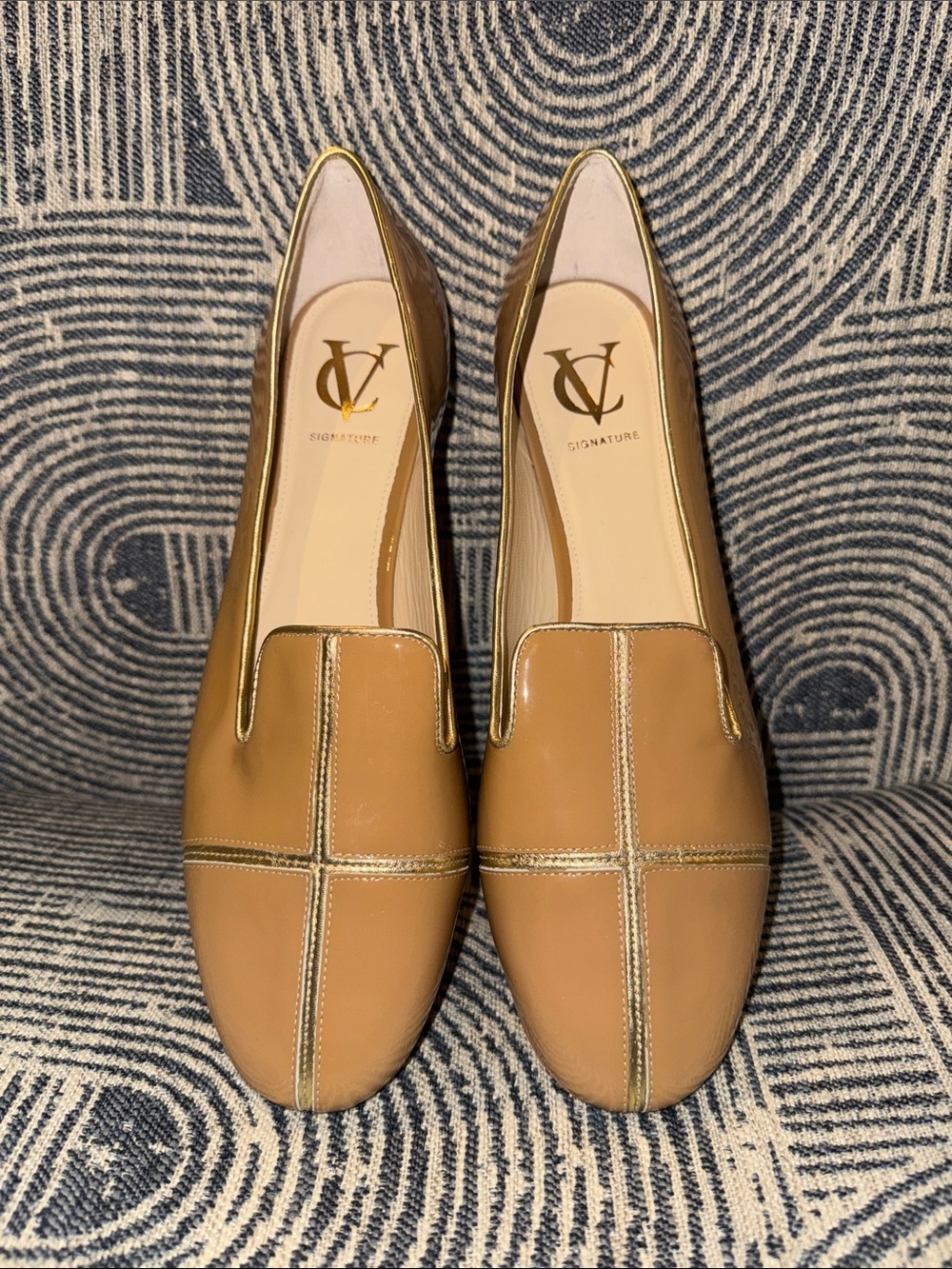 VC Signature Tan and Gold Patent Leather Loafers Quiet Luxury Grandmacore Sz9.5